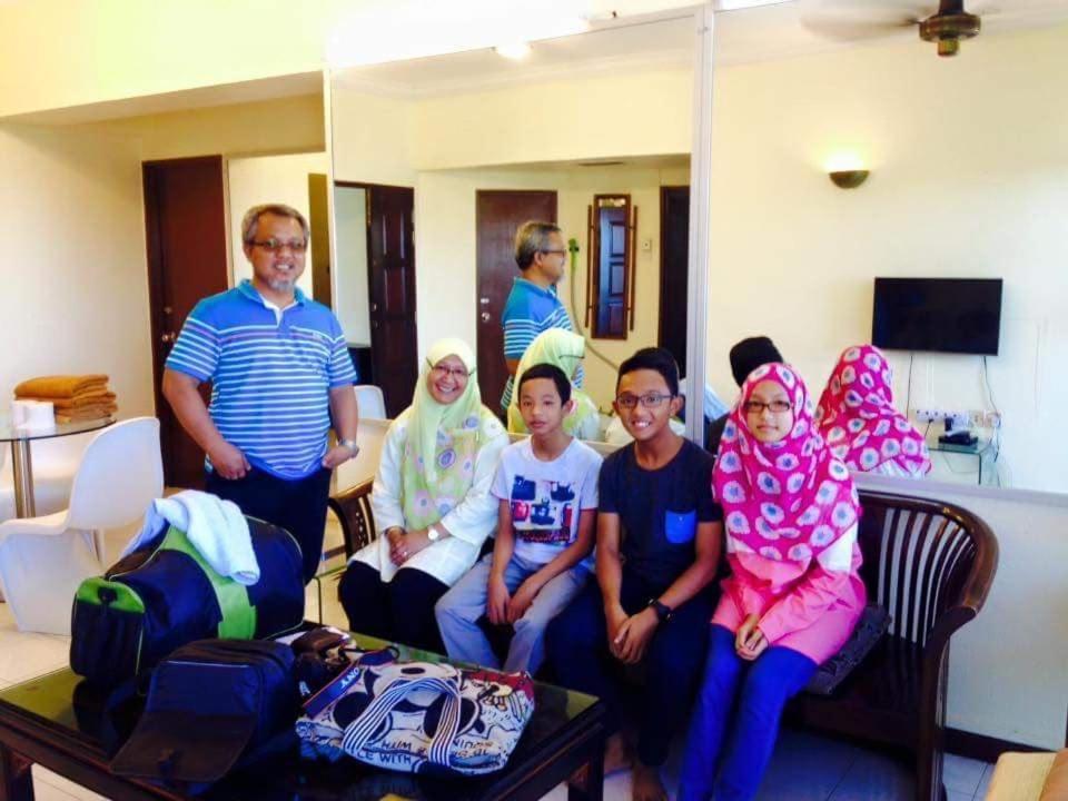 Airbnb At Sri Sayang Batu Ferringhi Beach ภายนอก รูปภาพ
