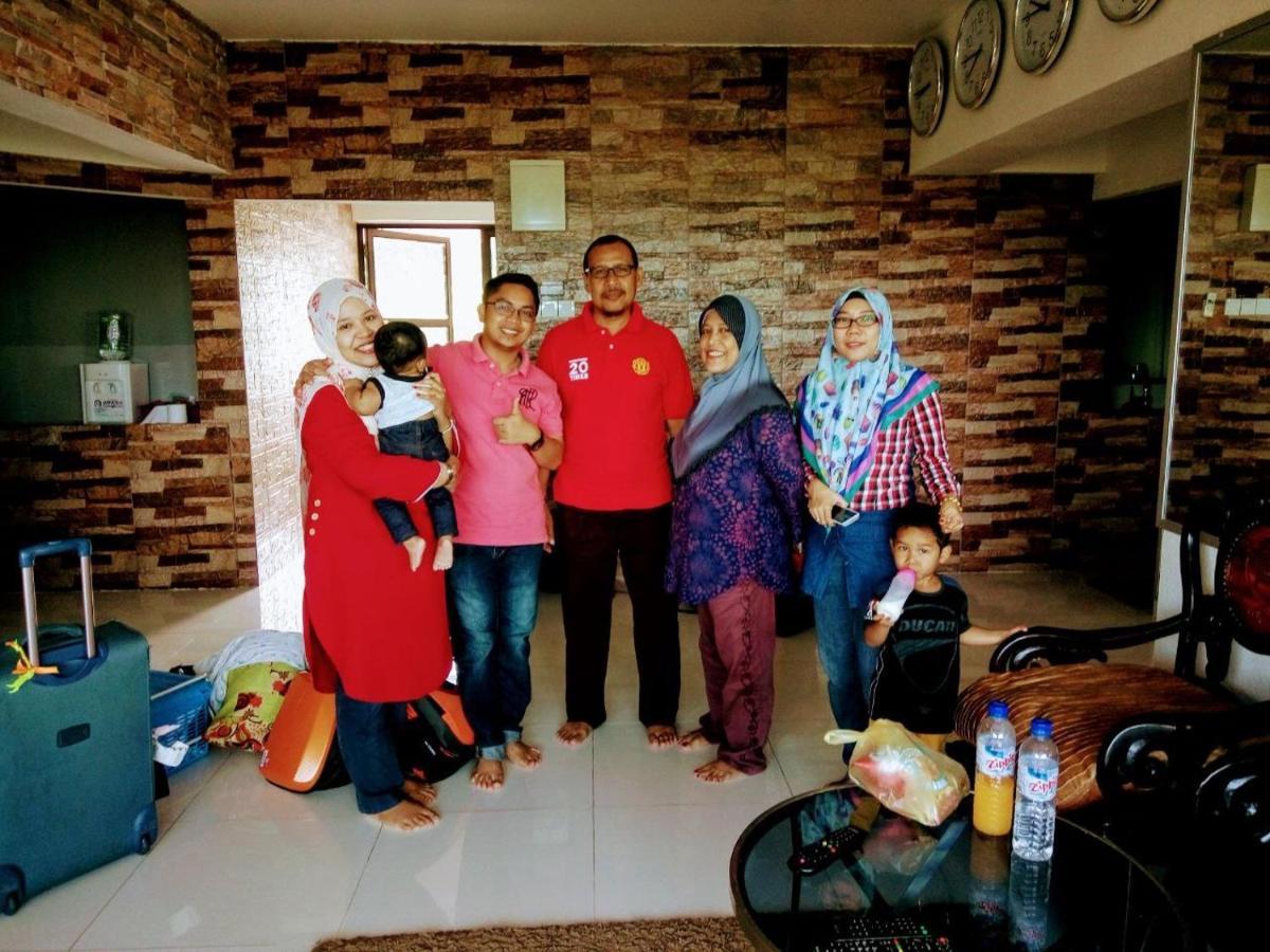 Airbnb At Sri Sayang Batu Ferringhi Beach ภายนอก รูปภาพ