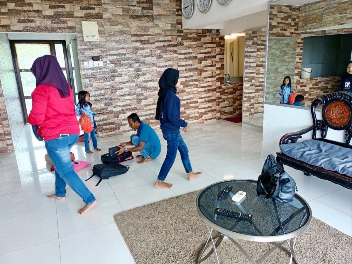 Airbnb At Sri Sayang Batu Ferringhi Beach ภายนอก รูปภาพ