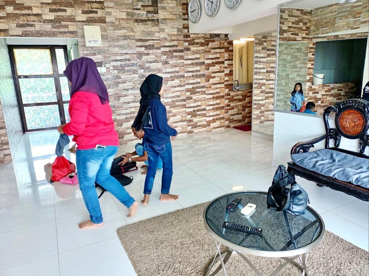 Airbnb At Sri Sayang Batu Ferringhi Beach ภายนอก รูปภาพ