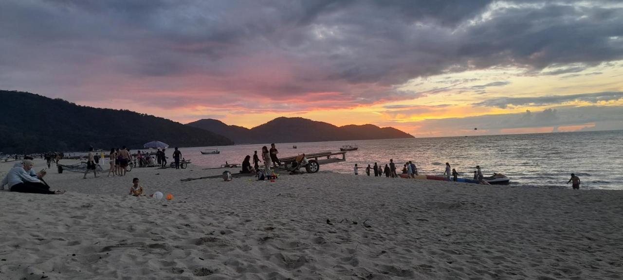 Airbnb At Sri Sayang Batu Ferringhi Beach ภายนอก รูปภาพ