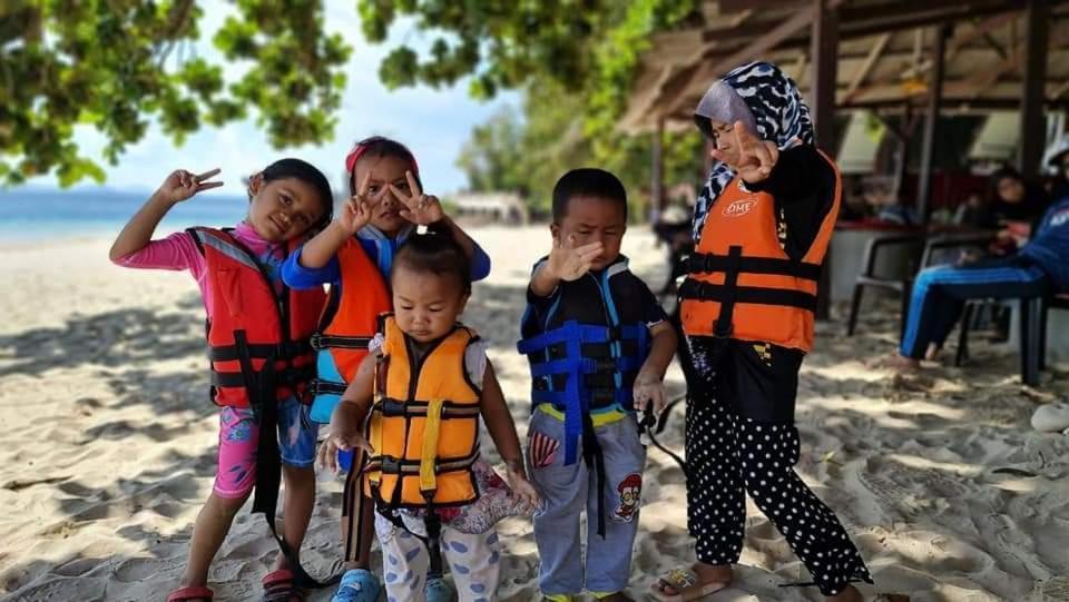 Airbnb At Sri Sayang Batu Ferringhi Beach ภายนอก รูปภาพ